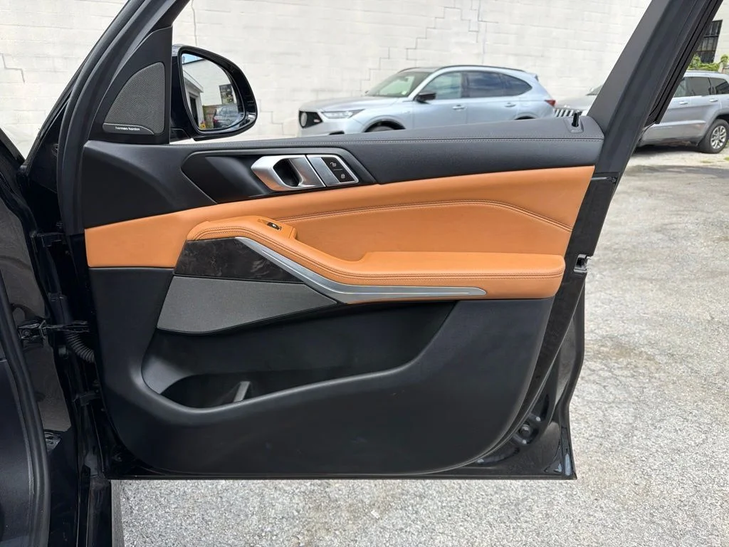 Used 2024 Black BMW xDrive40i image 12