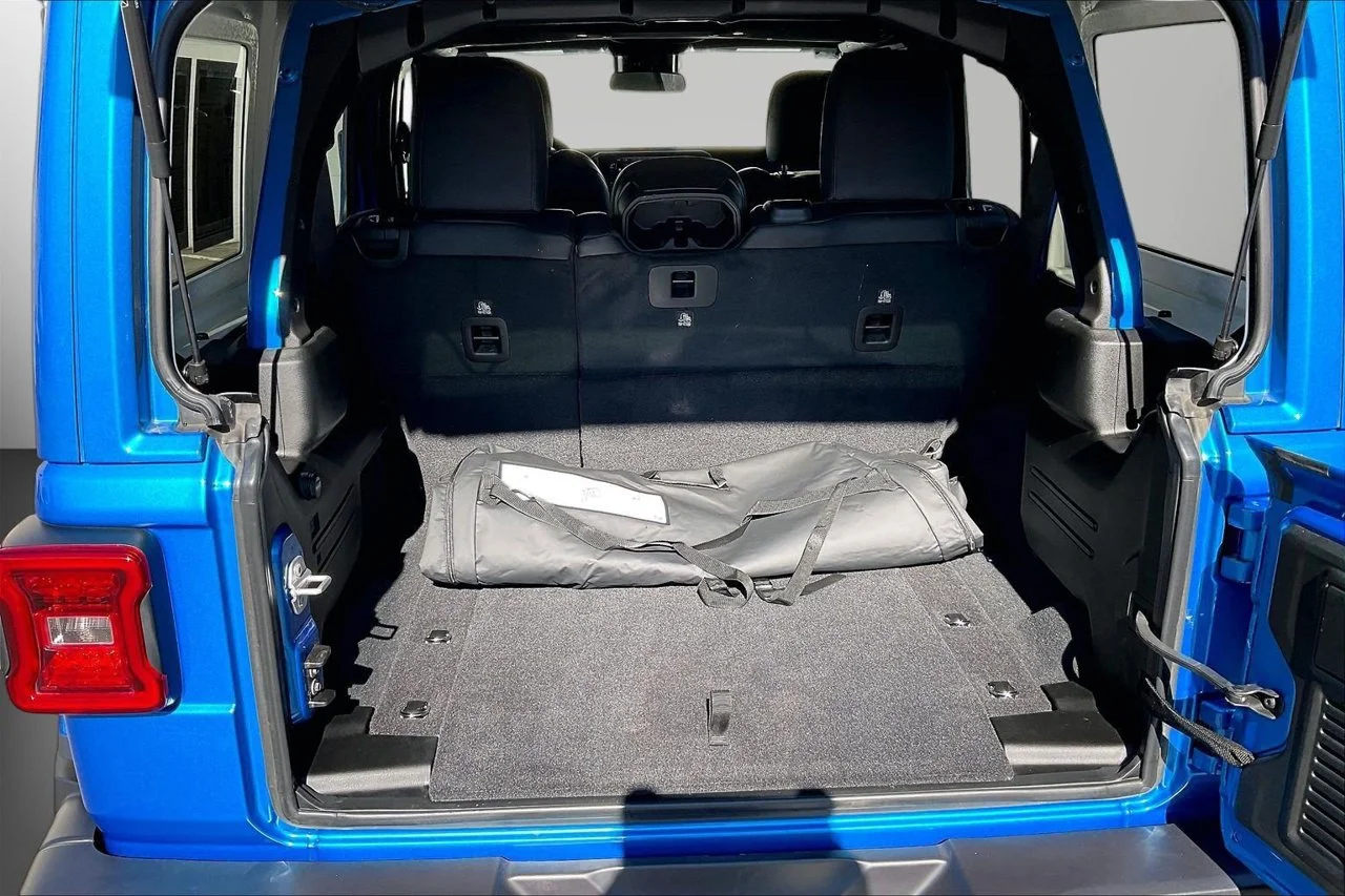 Used 2025 Blue Jeep Sahara image 24