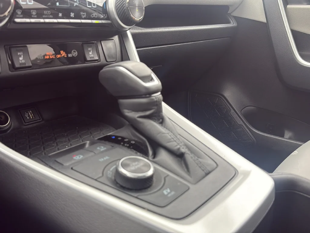 Used 2025 Blue Toyota XLE Premium image 20