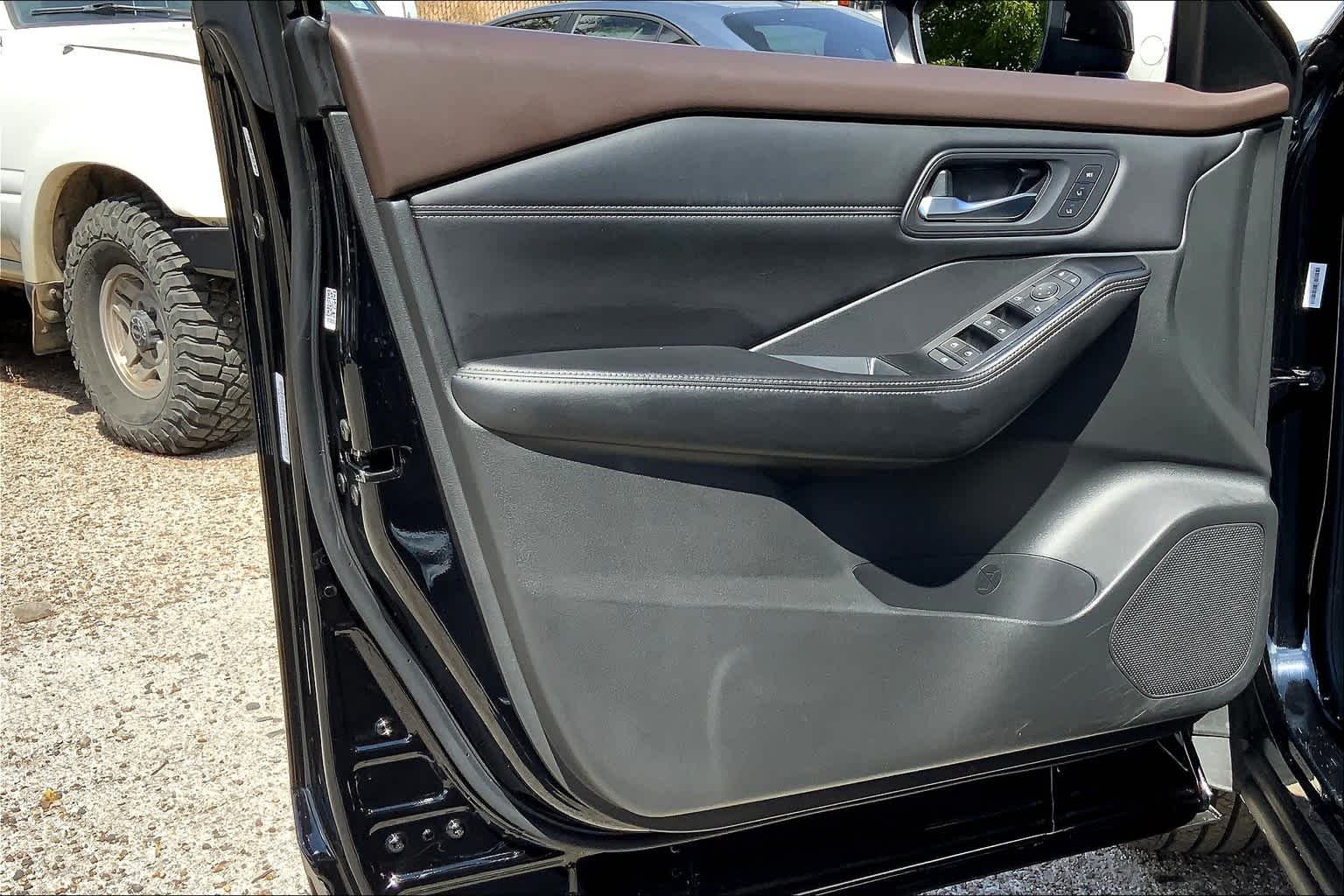 Used 2023 Super Black Nissan SL image 21