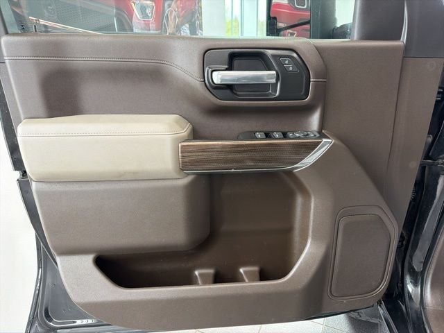 Used 2023 Black Chevrolet  image 18