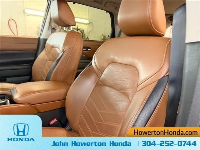 Used 2023 Gray Nissan Platinum image 13