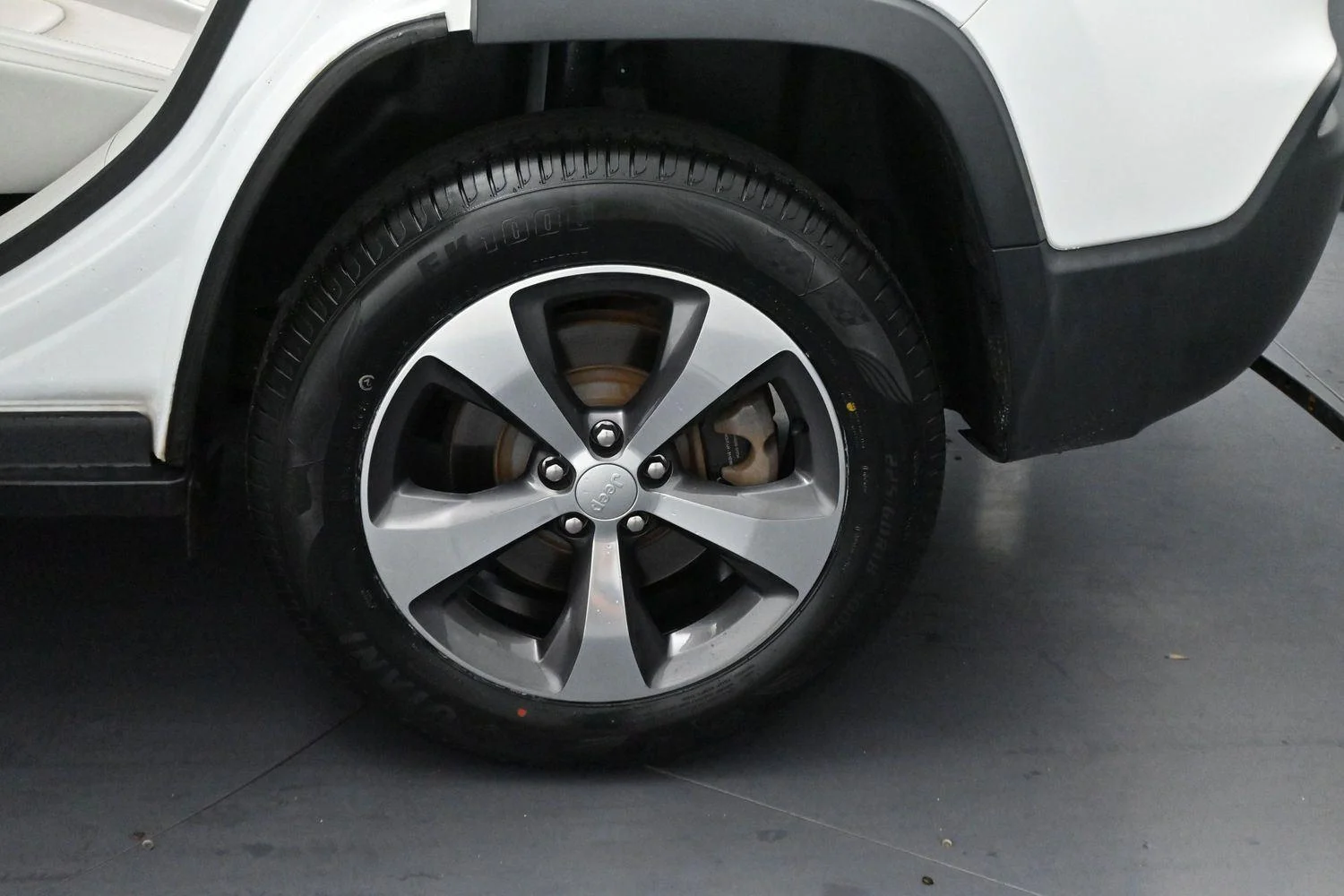 Used 2019 Bright White Clearcoat Jeep Limited image 33