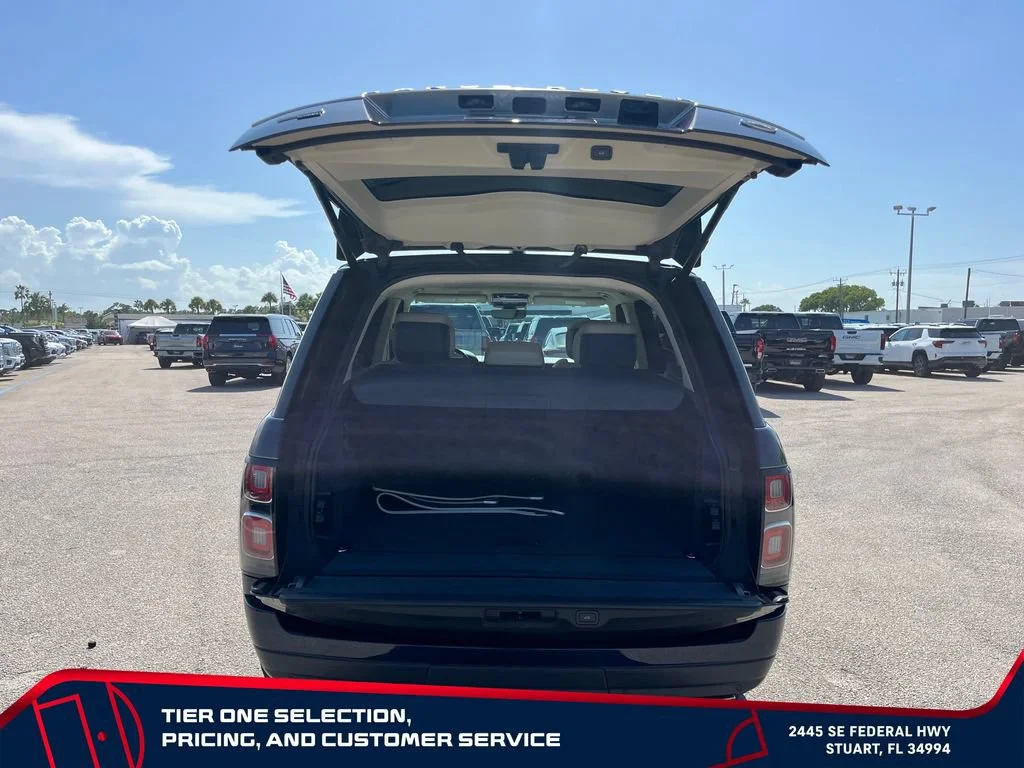 Used 2022  Land Rover Autobiography image 16