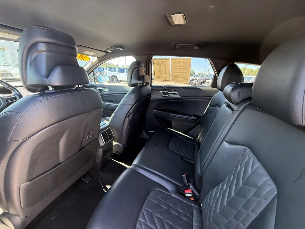 Used 2023 White Kia X-Line image 23