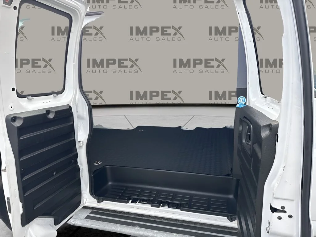 Used 2023 White GMC Work Van image 20