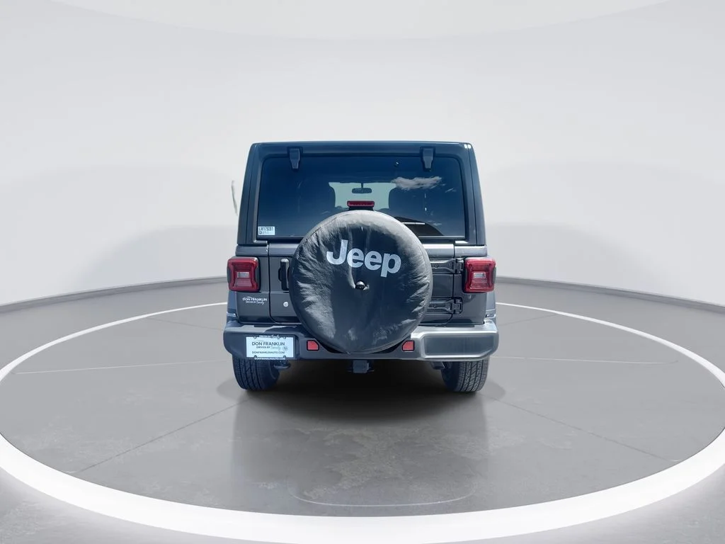 Used 2020 Gray Jeep Unlimited Sahara image 7