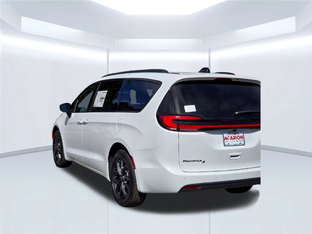 New 2027 White/off-white Chrysler Limited image 41