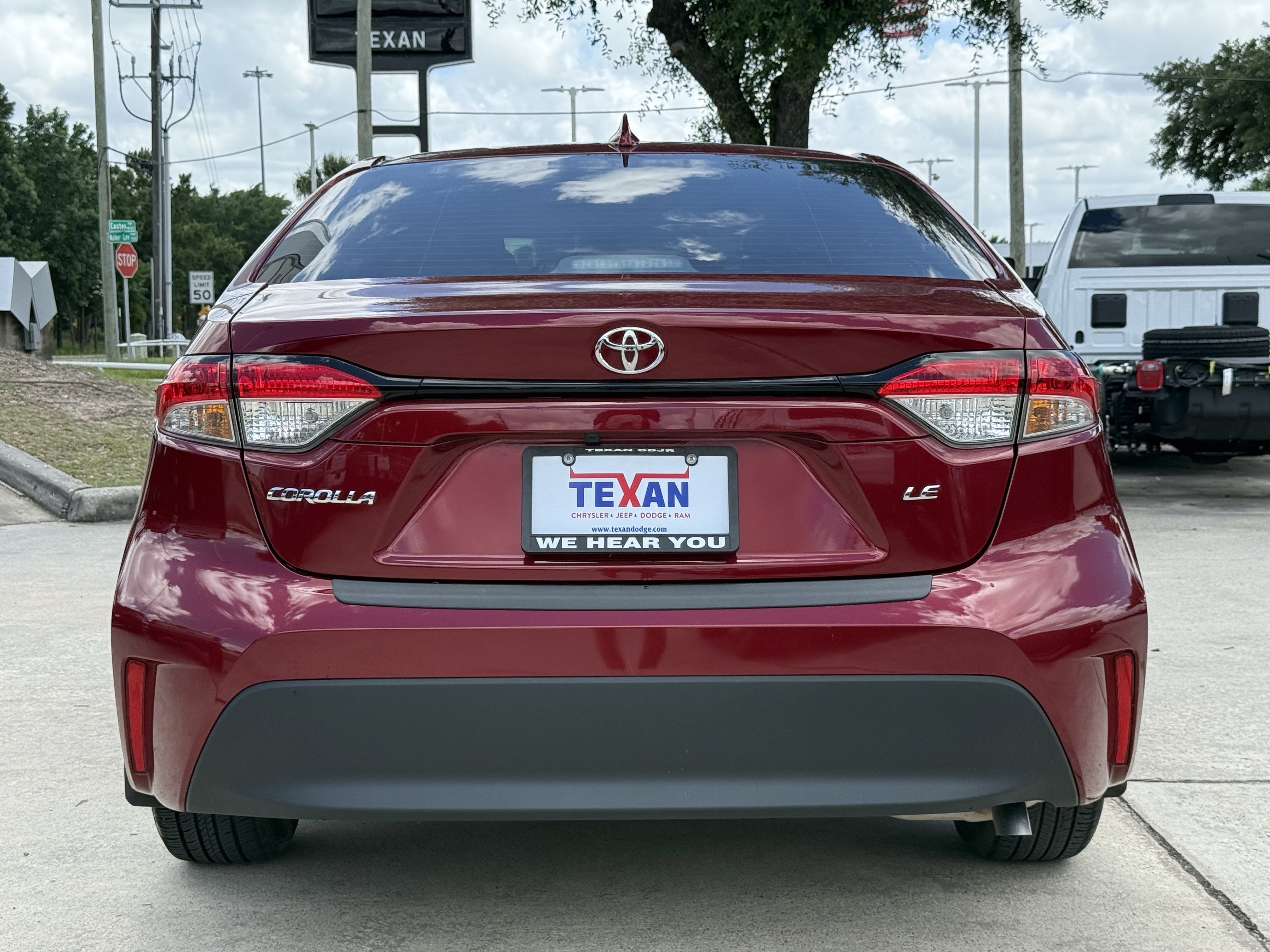 Used 2025 Pearl Toyota LE image 5