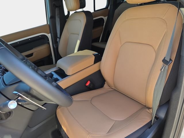 2026 Land Rover Defender V8 - Photo 12