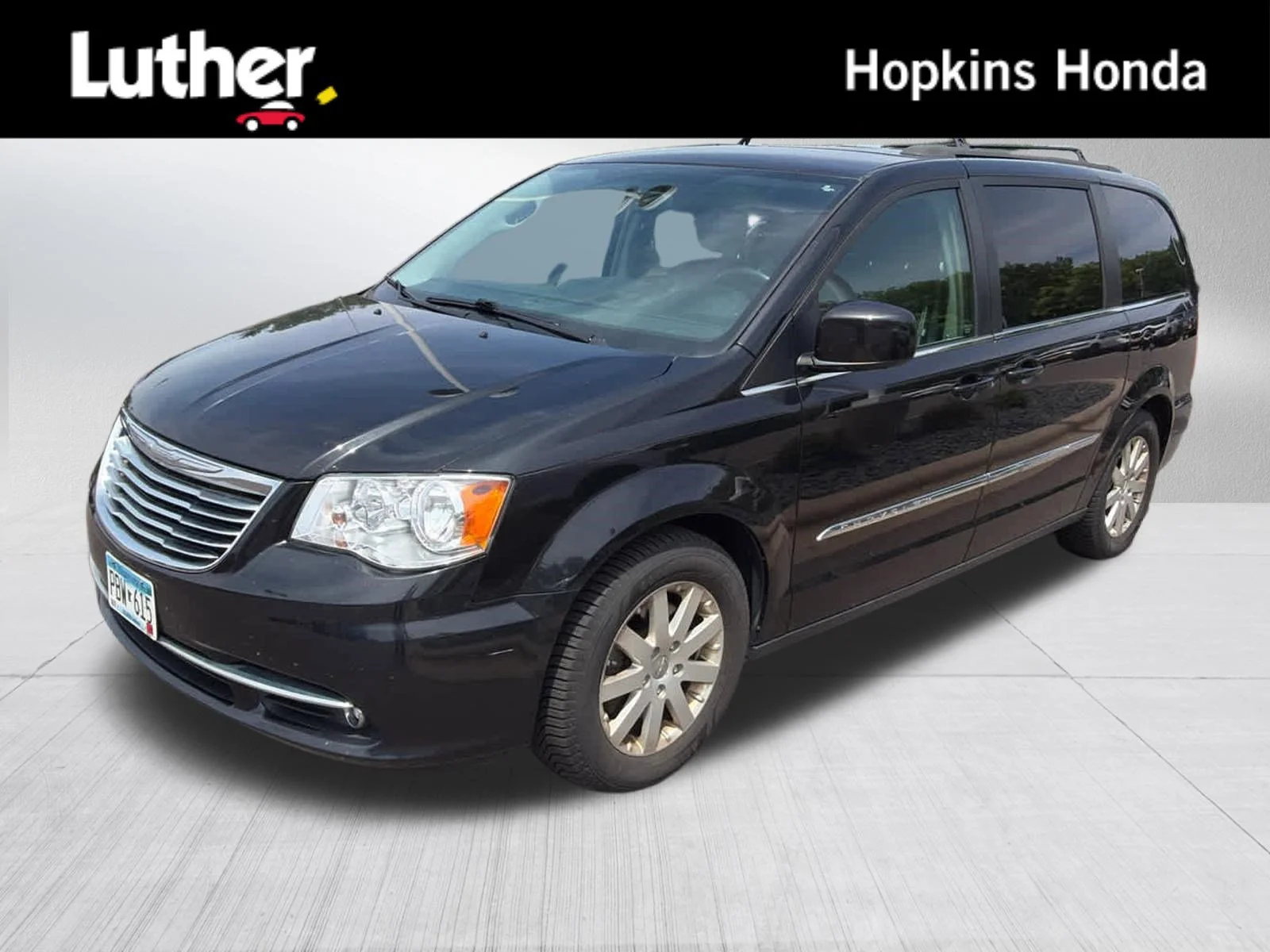 2016 Chrysler Town & Country Touring's photo