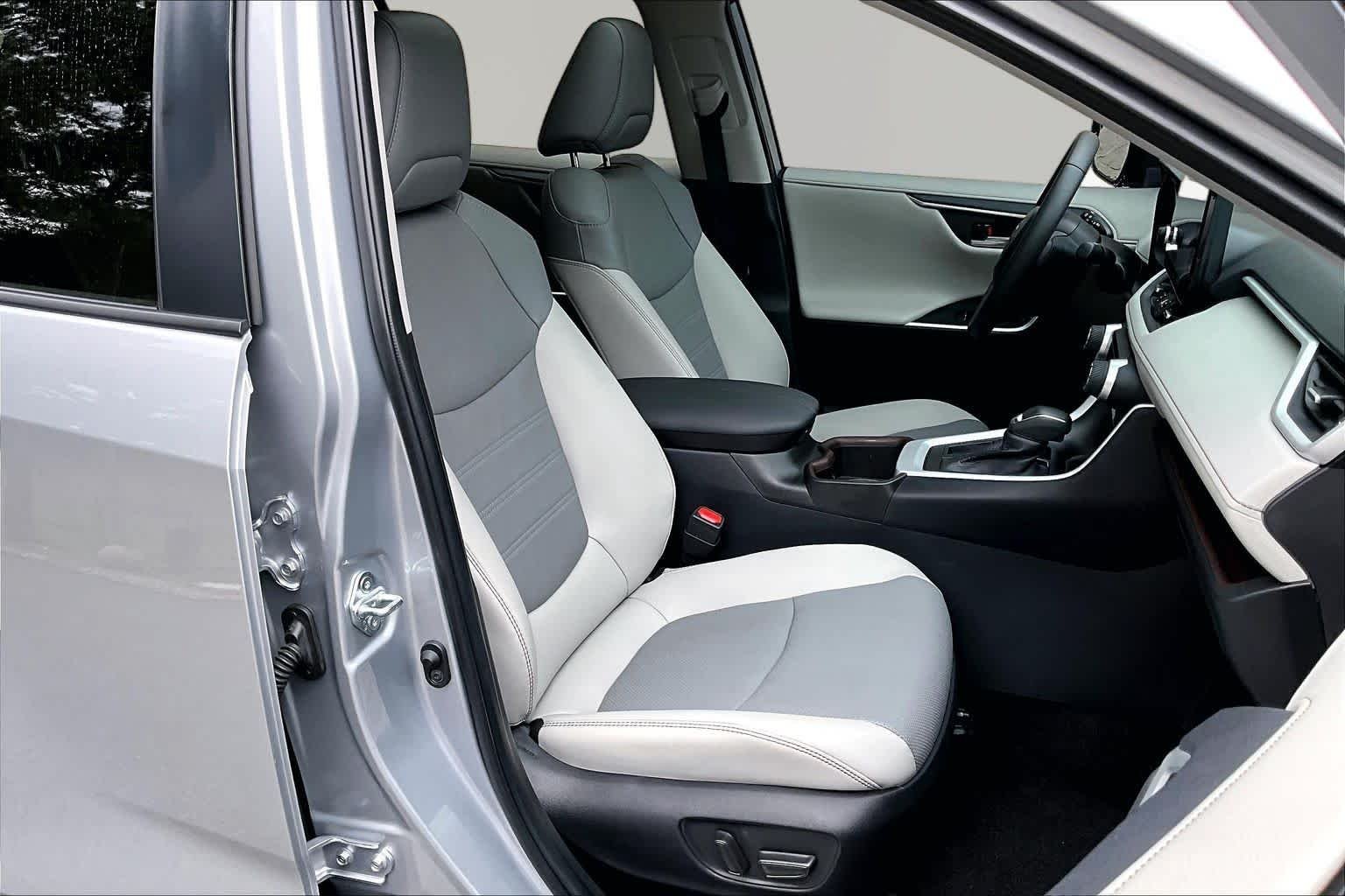 Used 2025 Silver Sky Metallic Toyota Limited image 9
