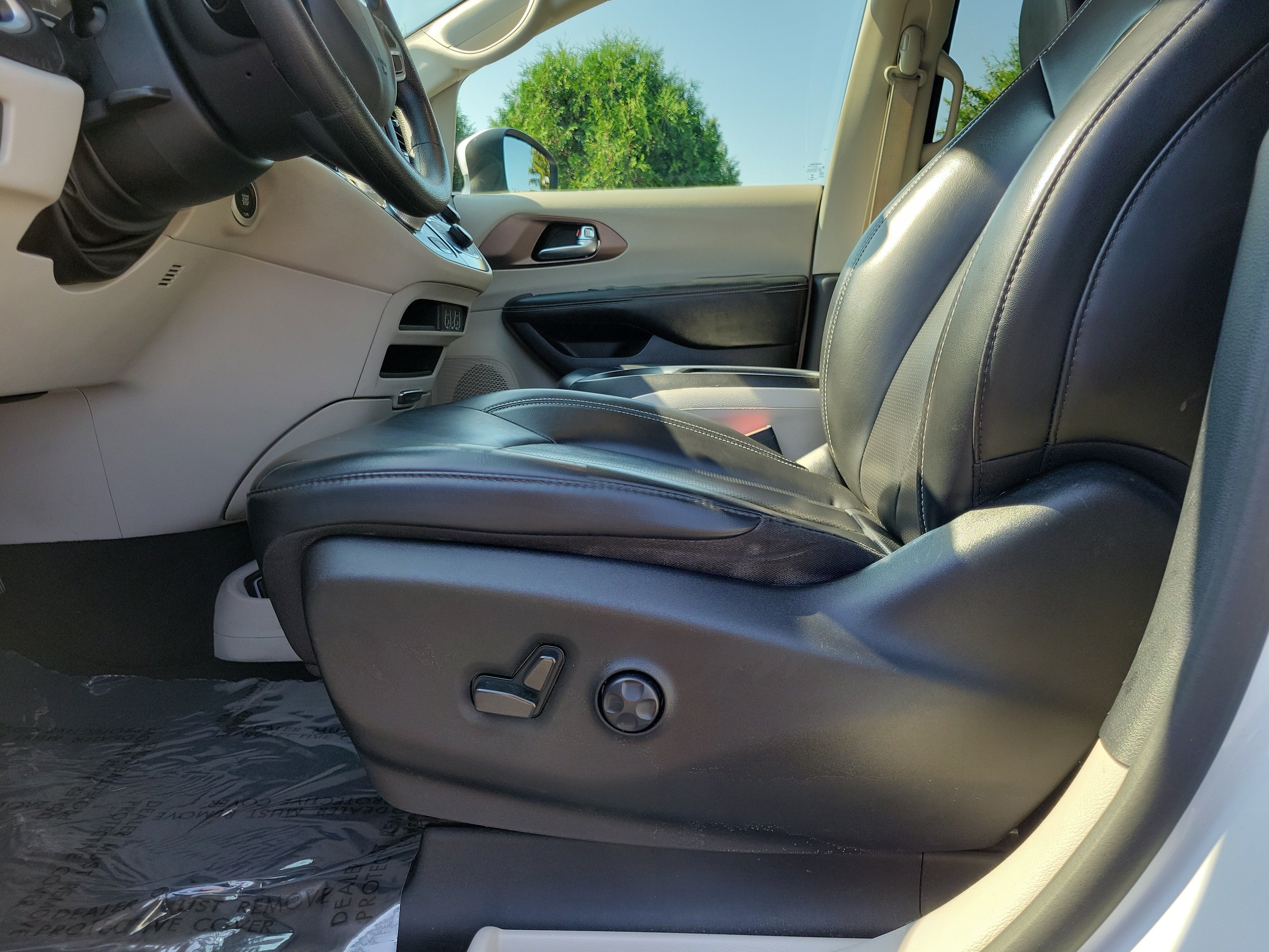 Used 2021 Bright White Clearcoat Chrysler LXI image 16