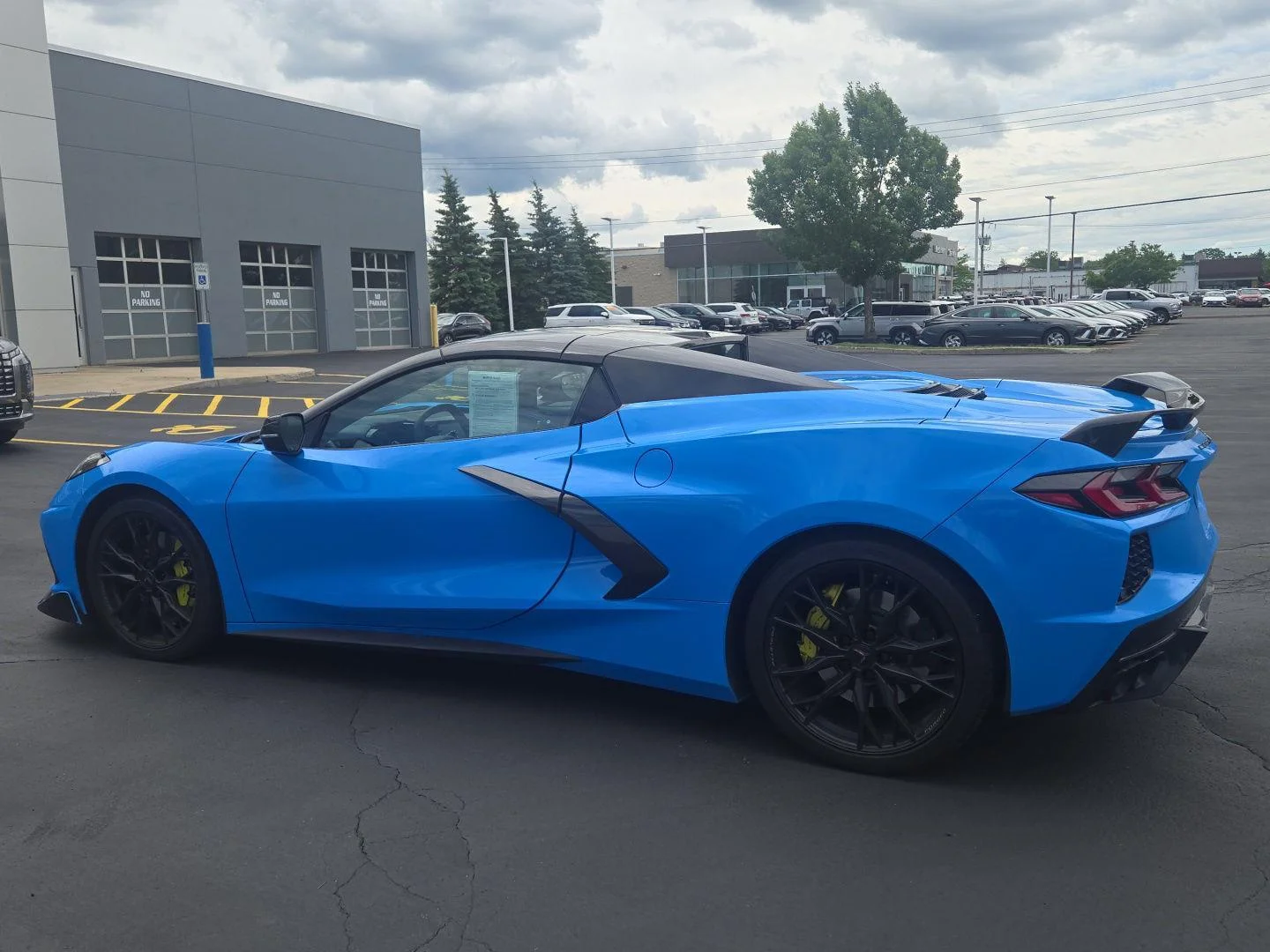 Used 2023 Rapid Blue Chevrolet 3LT image 3