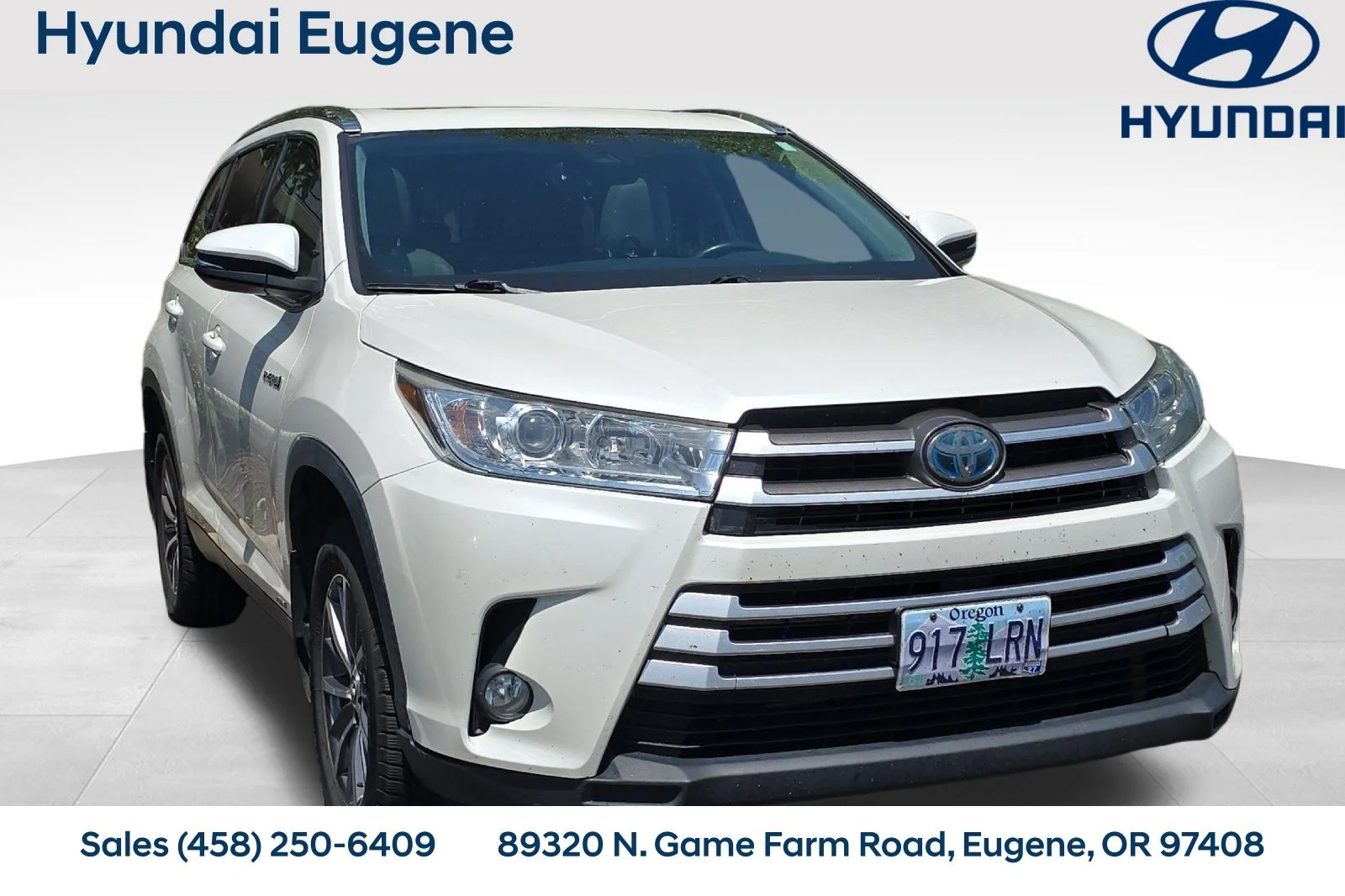 Used 2019 White Toyota XLE image 1