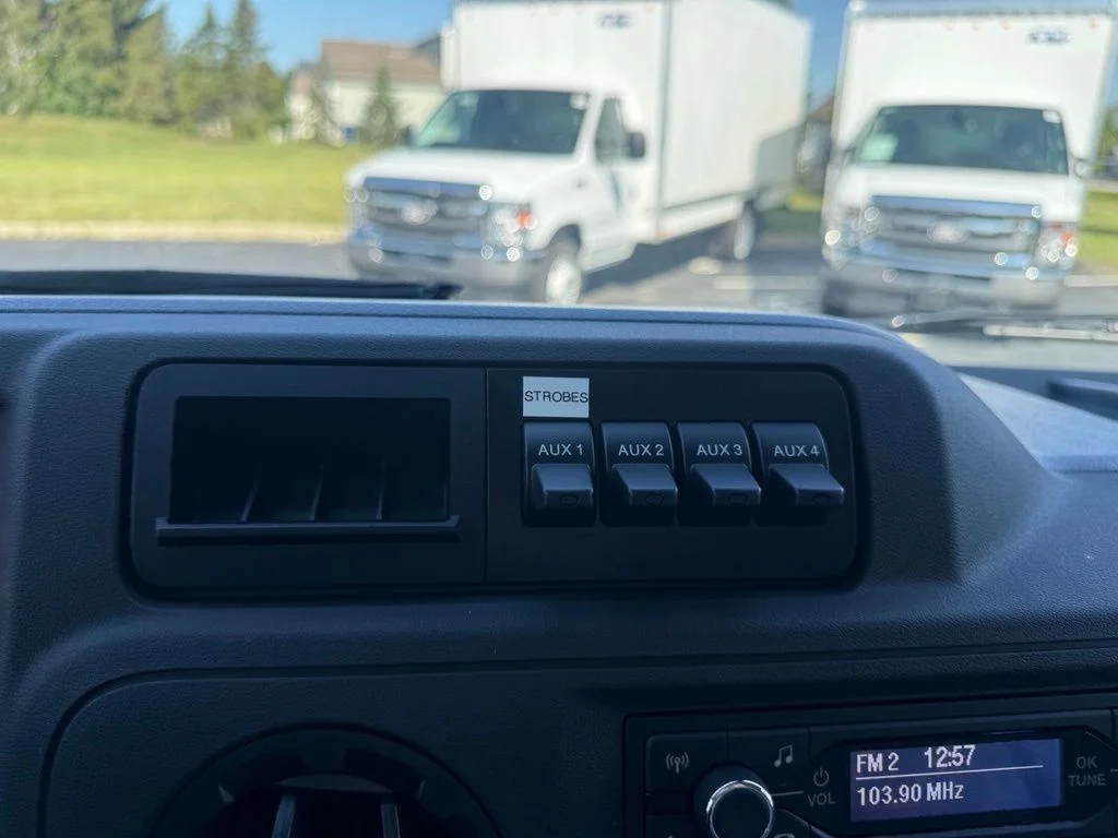 New 2026 Oxford White Ford E-350 SRW image 21