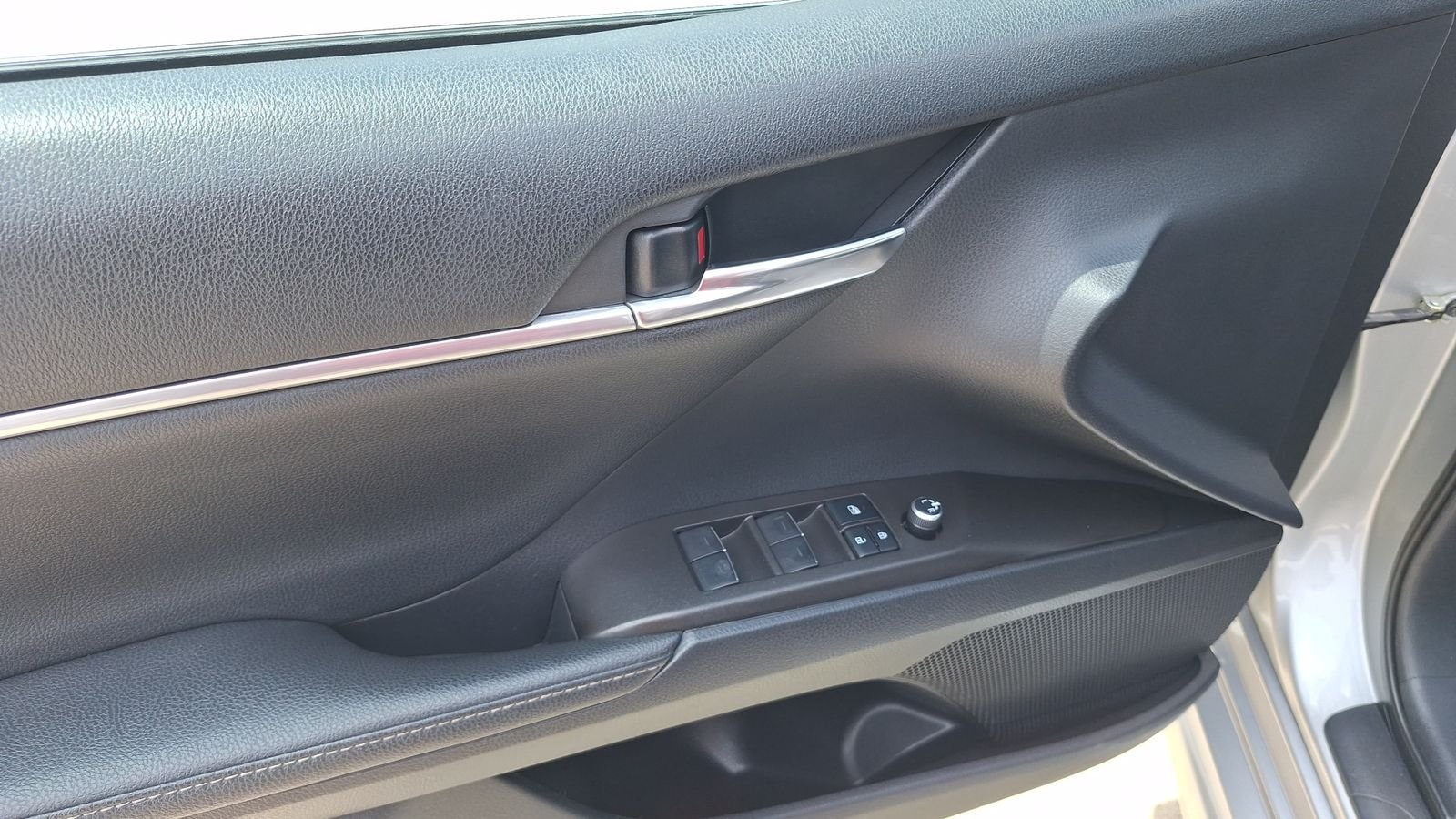 Used 2022 Silver Toyota XSE image 16