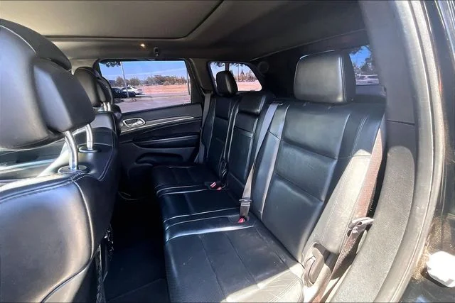 Used 2019 Diamond Black Jeep Limited image 26