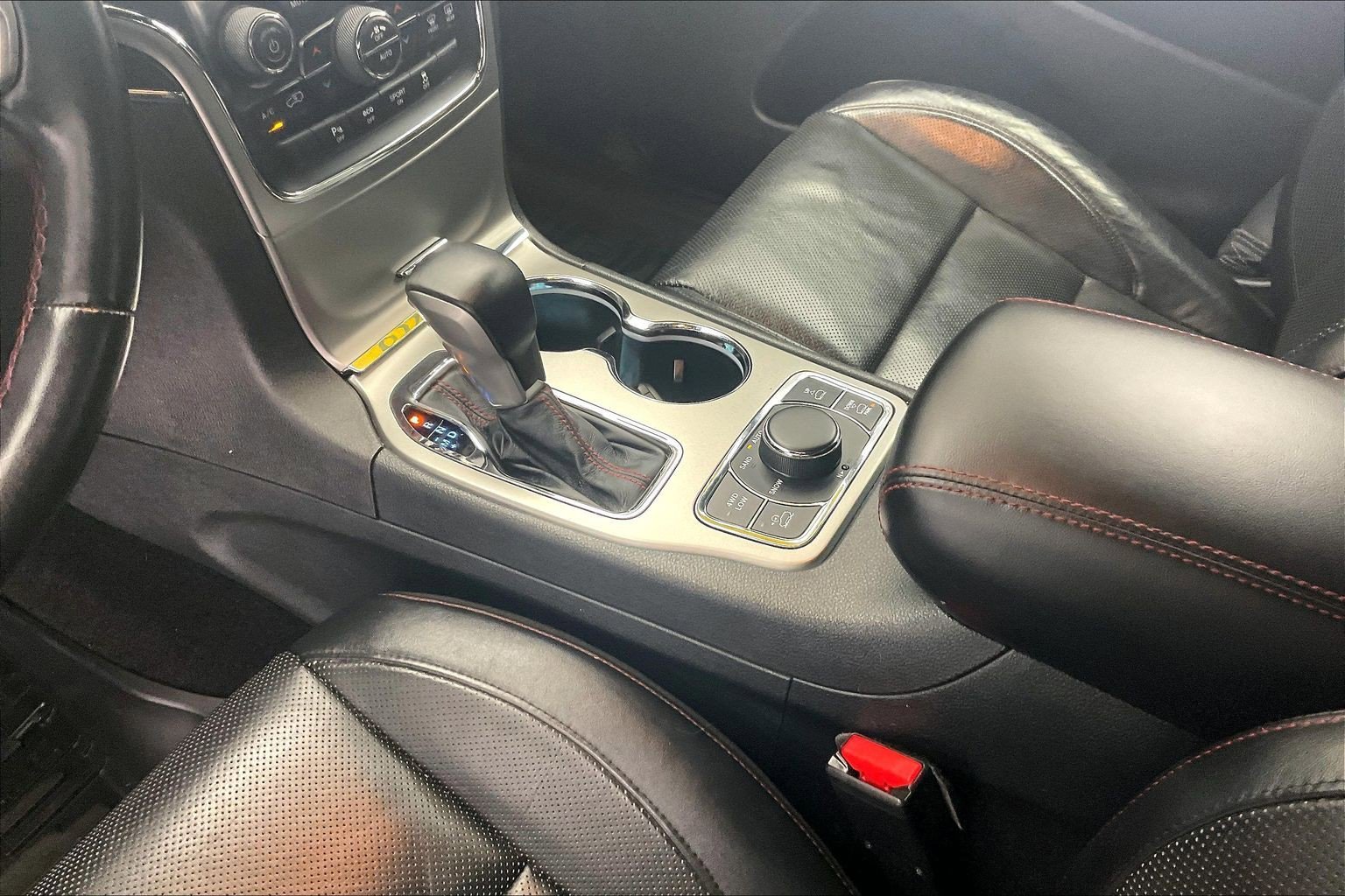 Used 2018 Silver Jeep Trailhawk 4x4 image 16