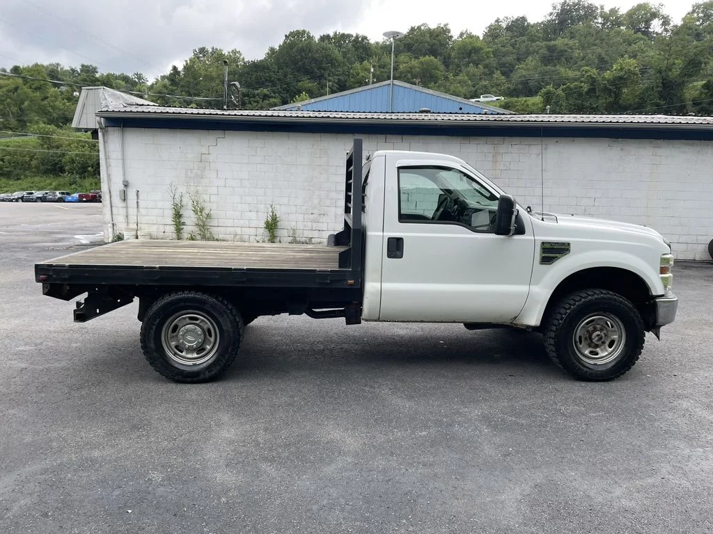 Used 2010  Ford  image 4