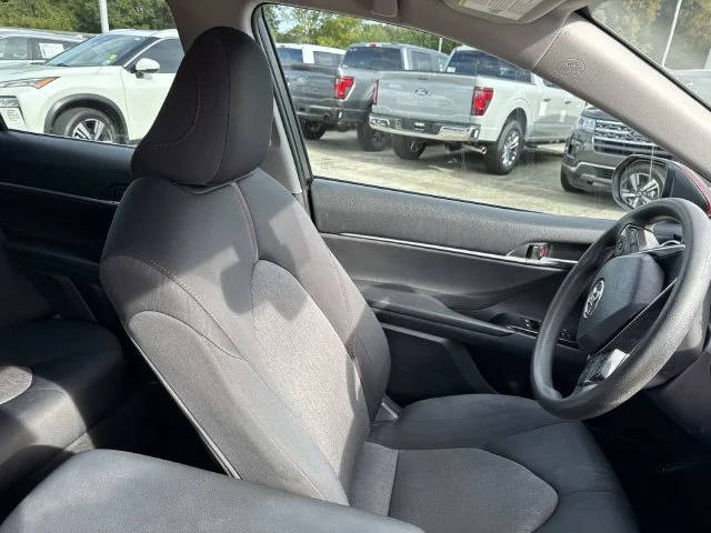 Used 2018 Red Toyota LE image 37