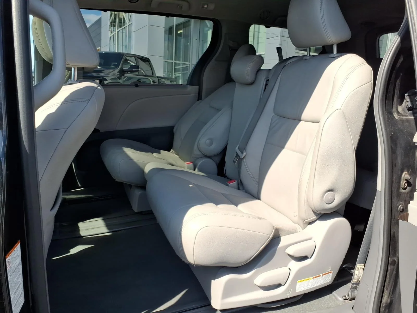 Used 2019 Midnight Black Metallic Toyota XLE image 20