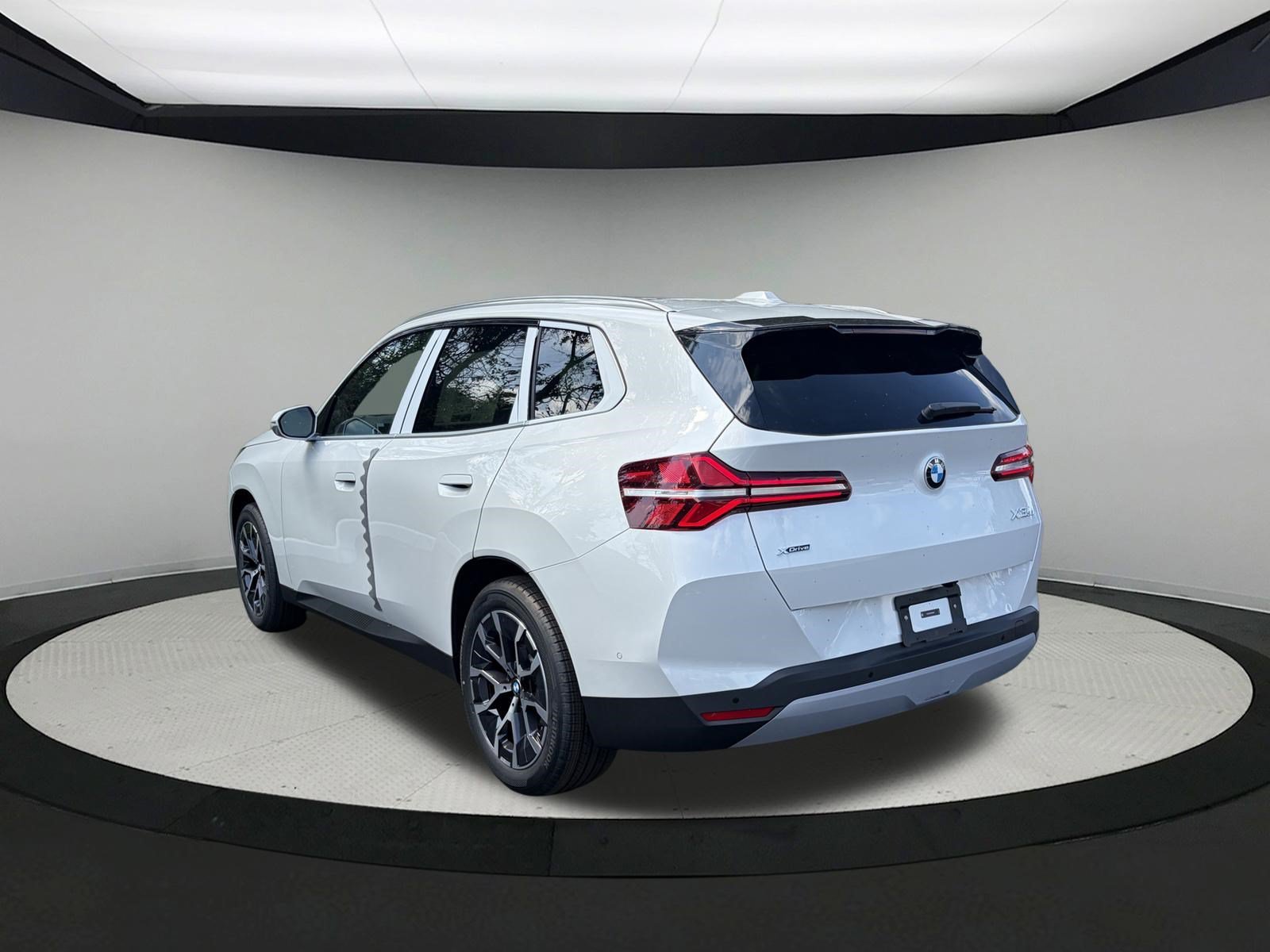 New 2026 Mineral White Metallic BMW 30 xDrive image 6