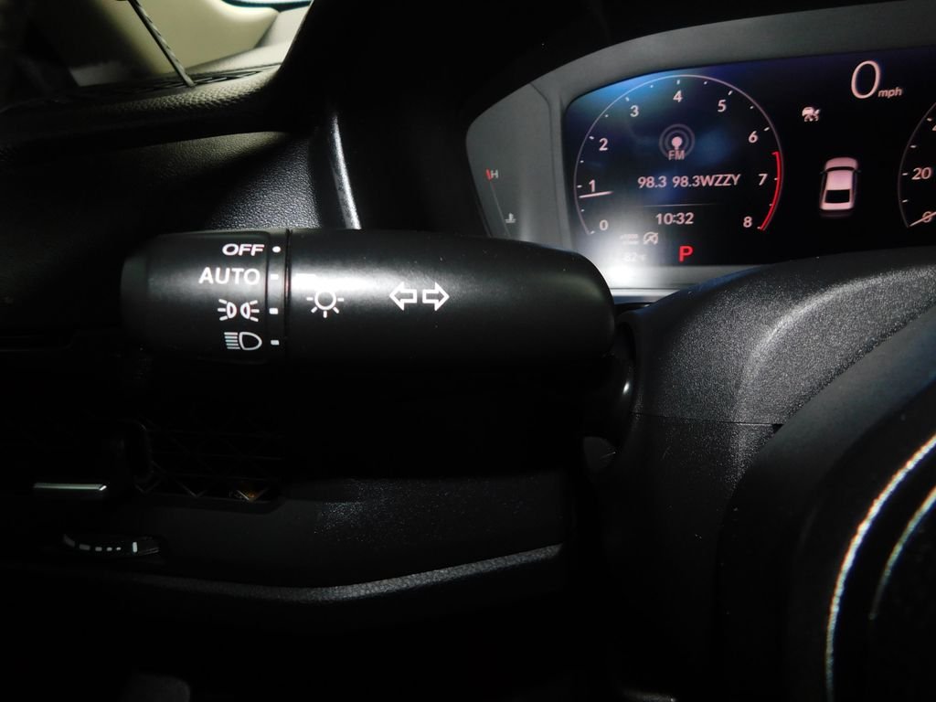 Used 2025 White Honda SE image 26