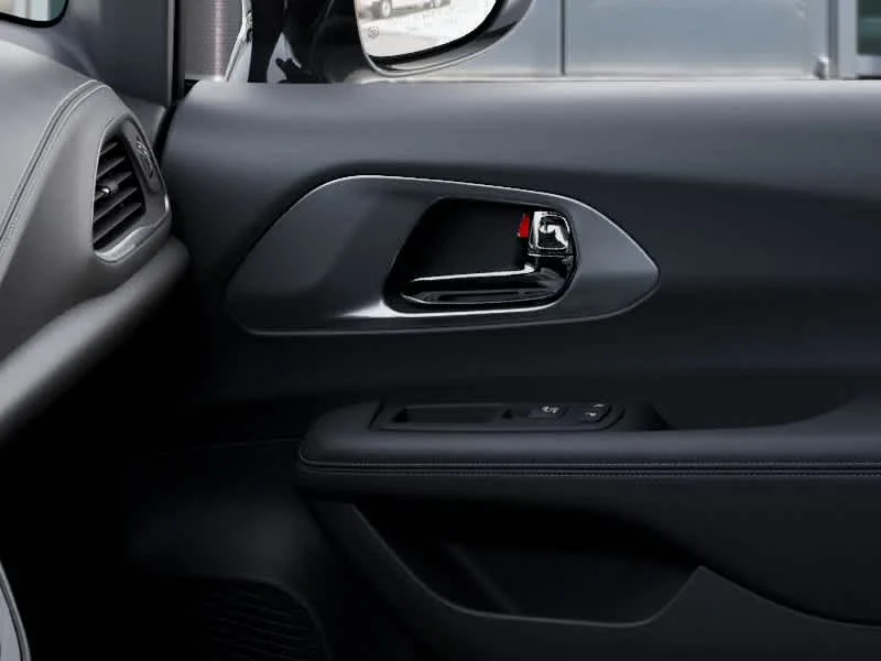 New 2026 Diamond Black Crystal Pearl-Coat Exterior Paint Chrysler Select image 25