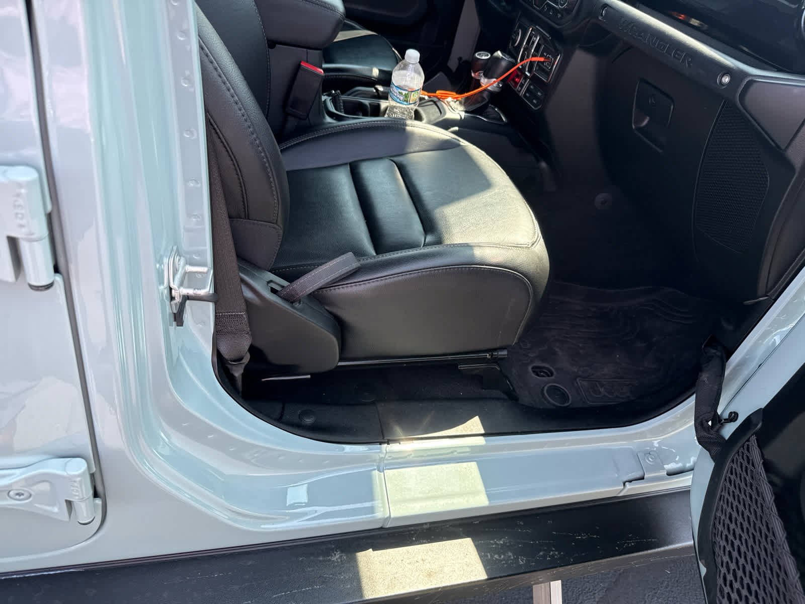 Used 2023 Earl Clearcoat Jeep Rubicon 392 image 16