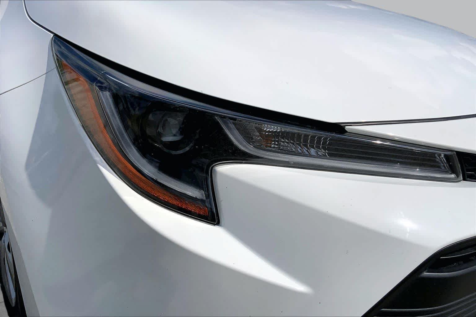 Used 2023 Ice Cap Toyota LE image 27