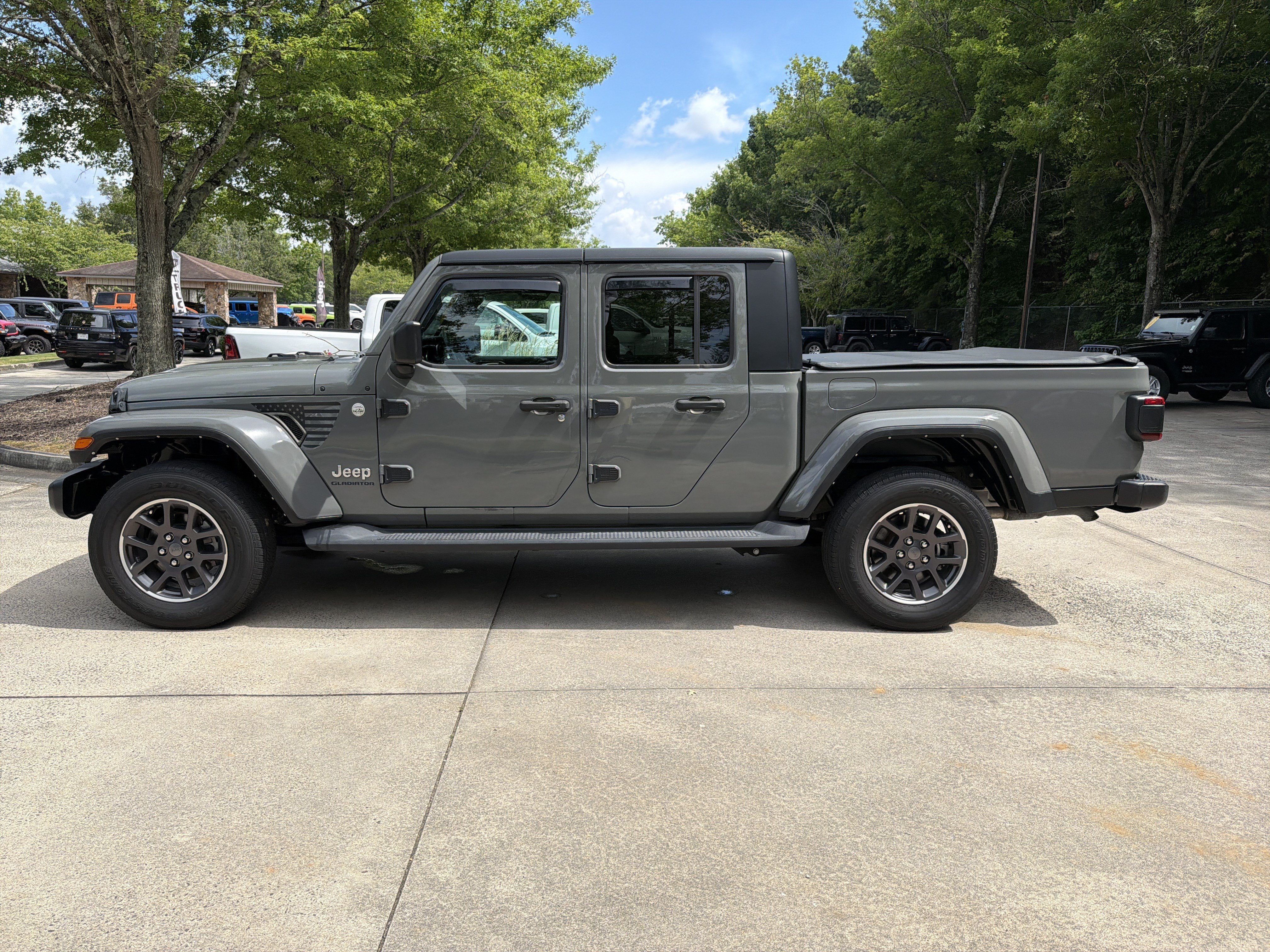 Used 2022 Sting-Gray Clearcoat Jeep Overland image 4