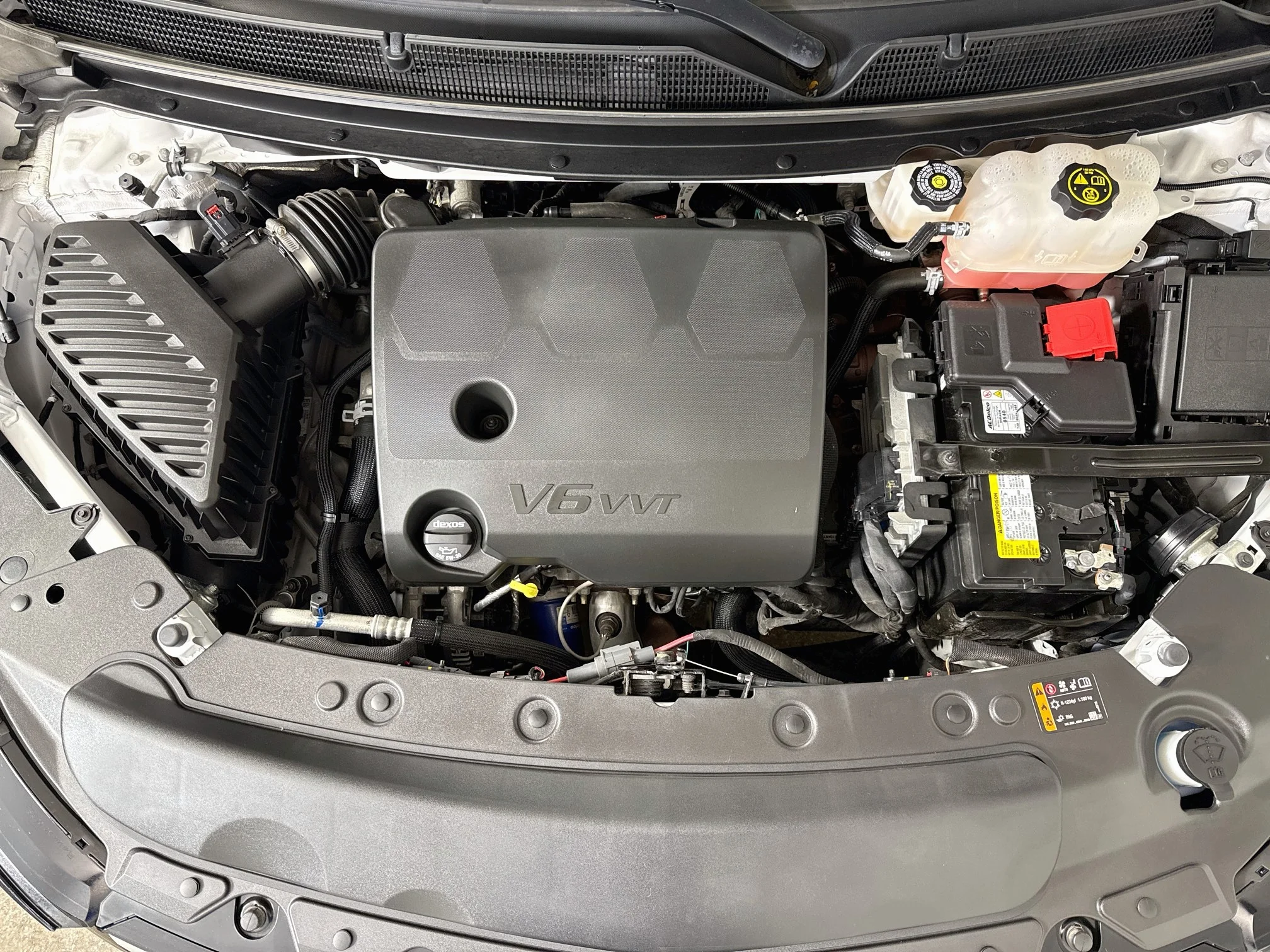 Used 2023 White Frost Tricoat Buick Essence image 33