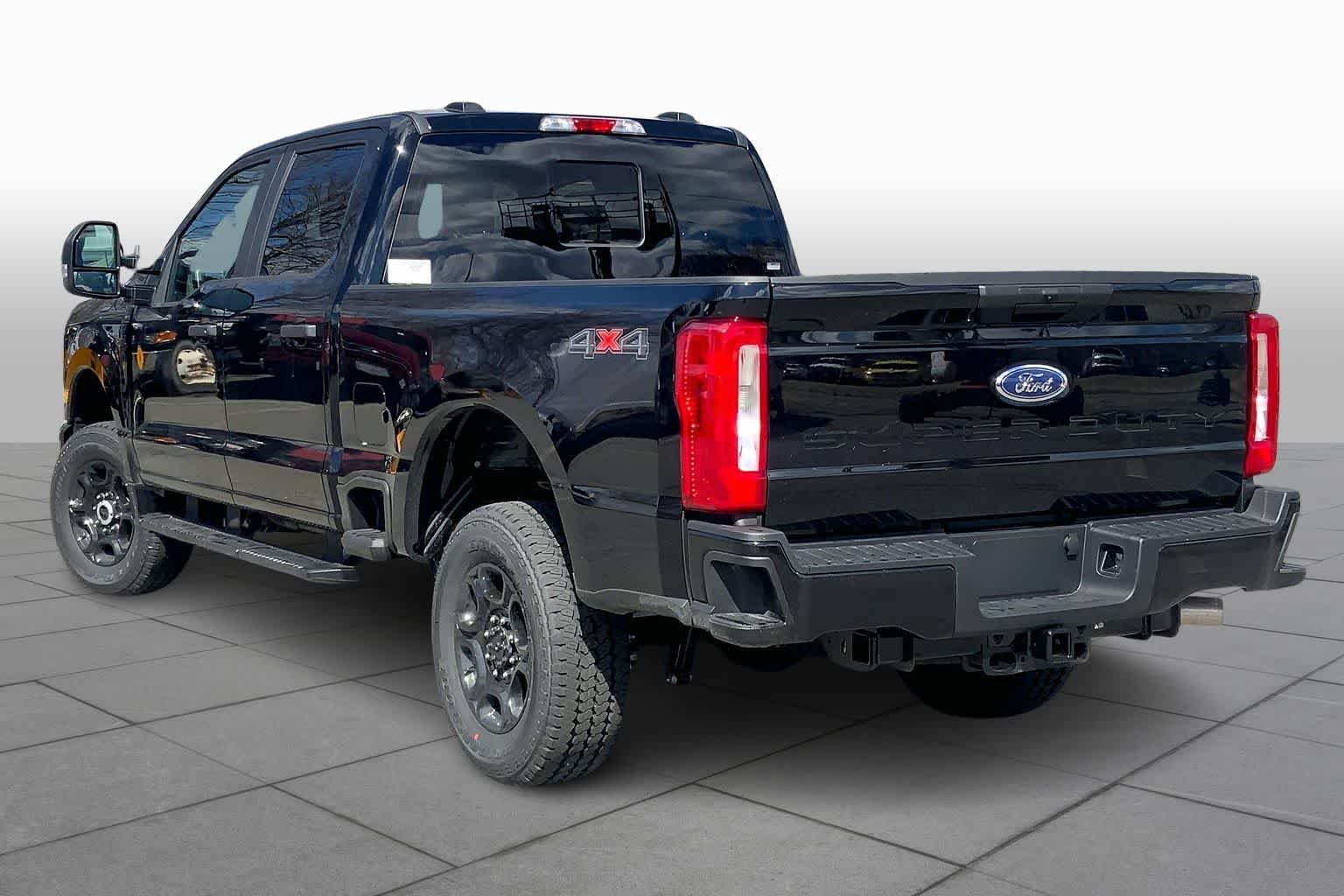 New 2026 Agate Black Metallic Ford XL image 3