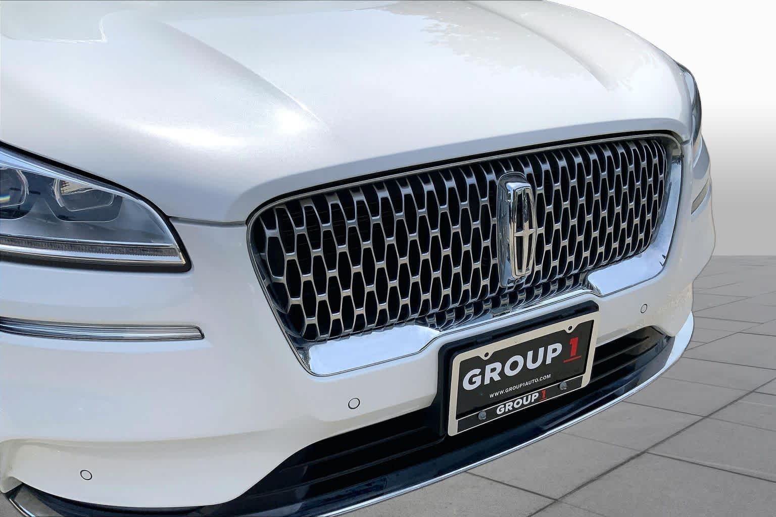 Used 2022 Pristine White Metallic Tri-Coat Lincoln Reserve image 30