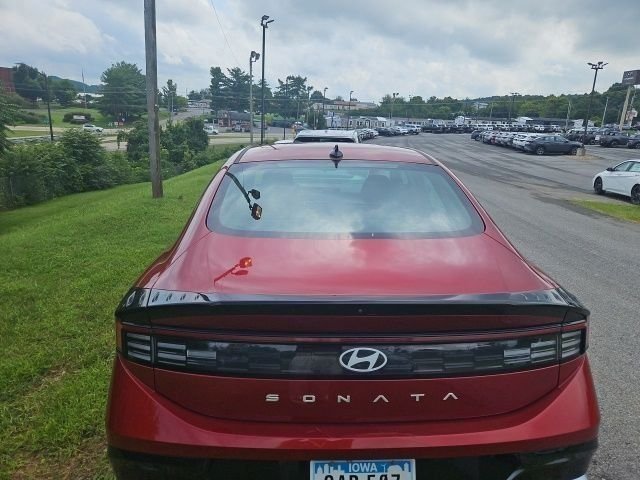 Used 2025 Red Hyundai SEL image 5