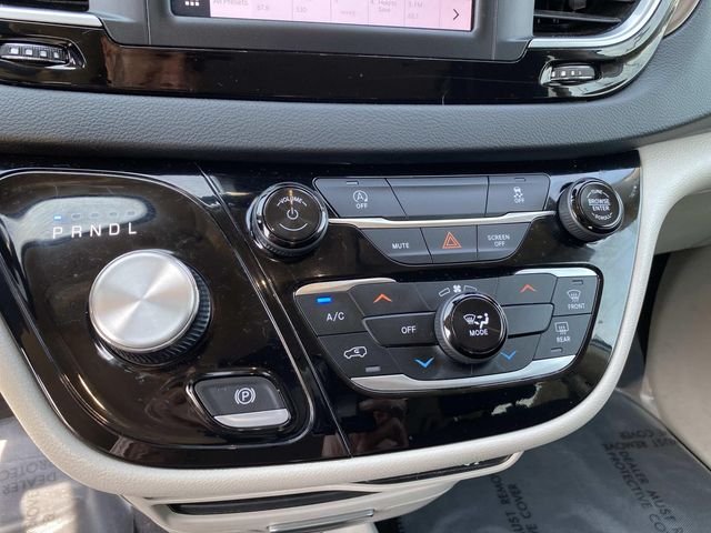 Used 2023 Silver Chrysler LX image 13