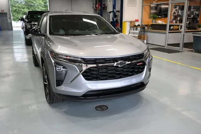 New 2026 Sterling Gray Metallic Chevrolet 1RS image 3