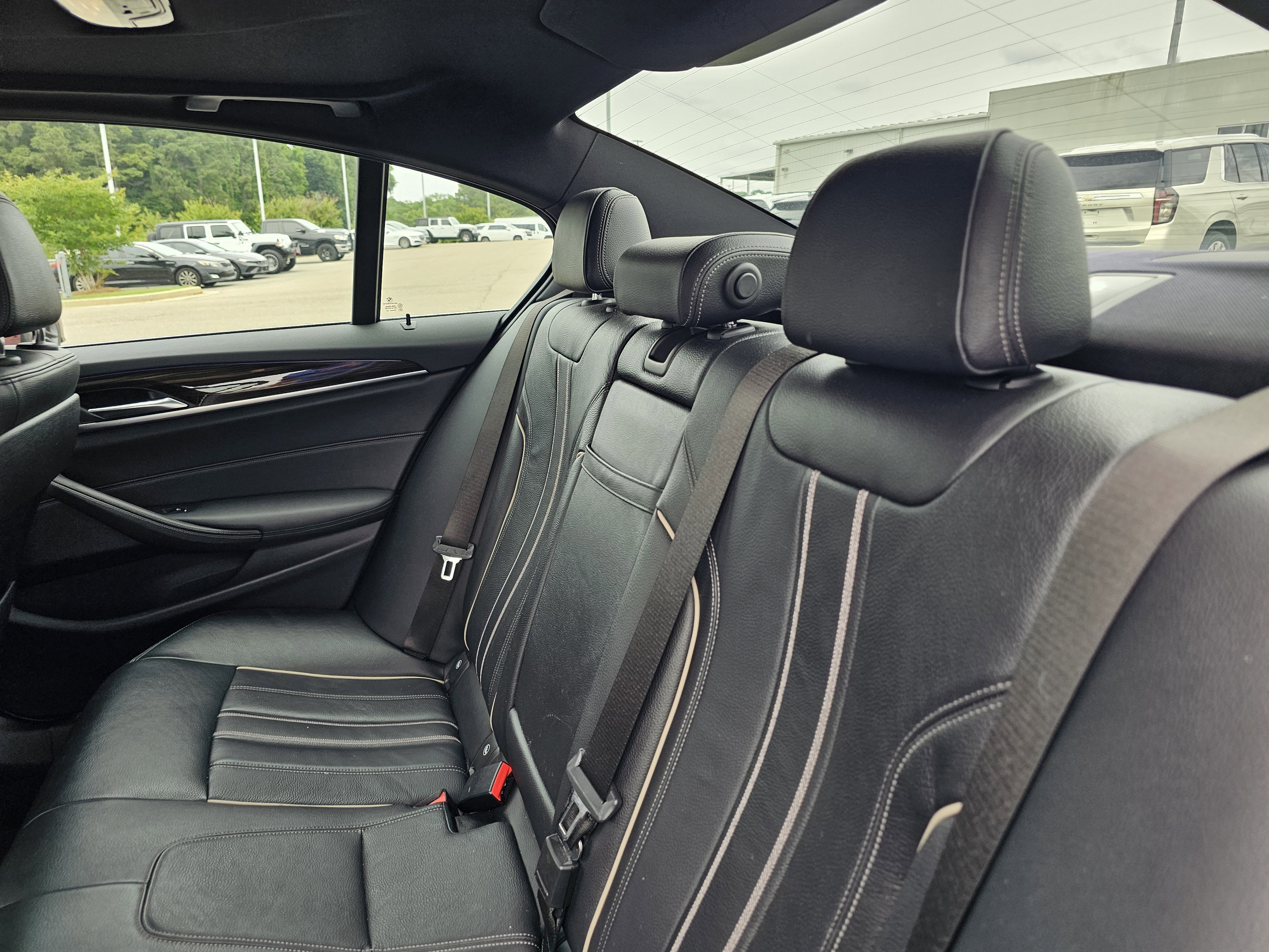 2019 BMW 5 Series 530e - Photo 34