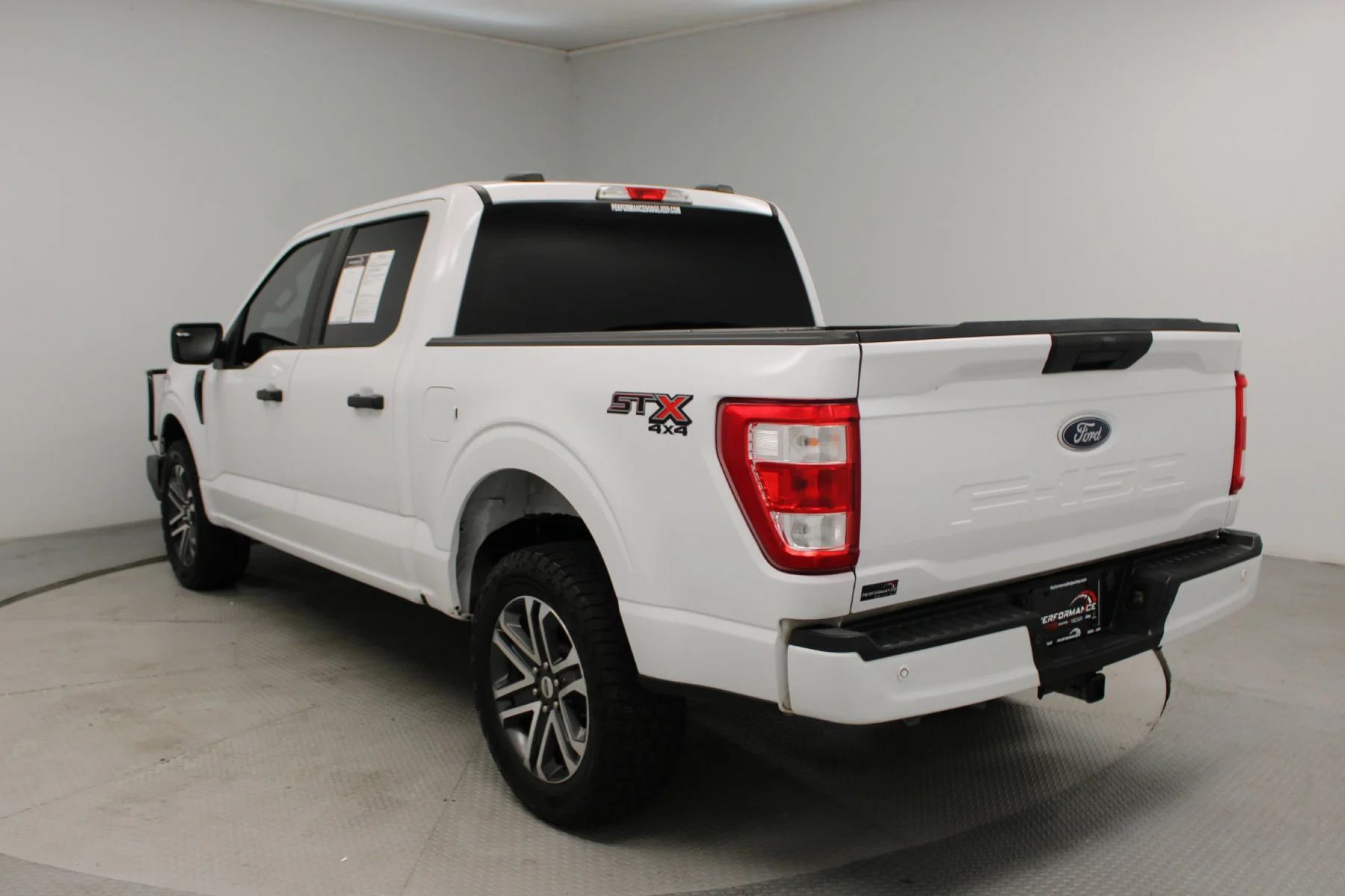 Used 2023 OXFORD WHITE Ford xl 4WD SUPERCREW 5.5