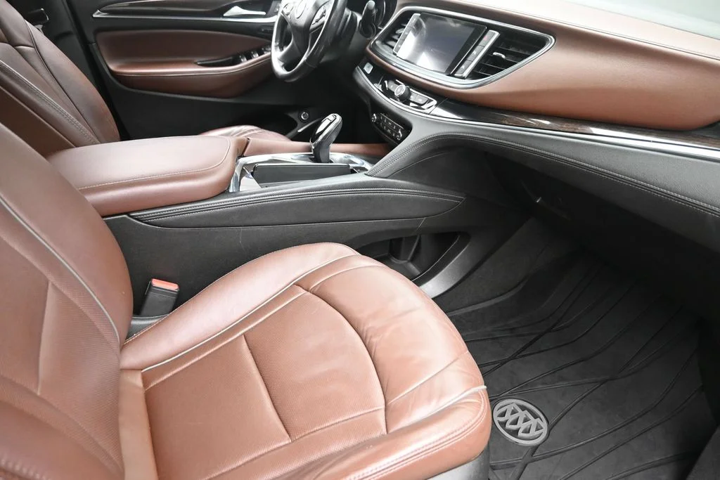 Used 2018 White Buick Avenir image 9