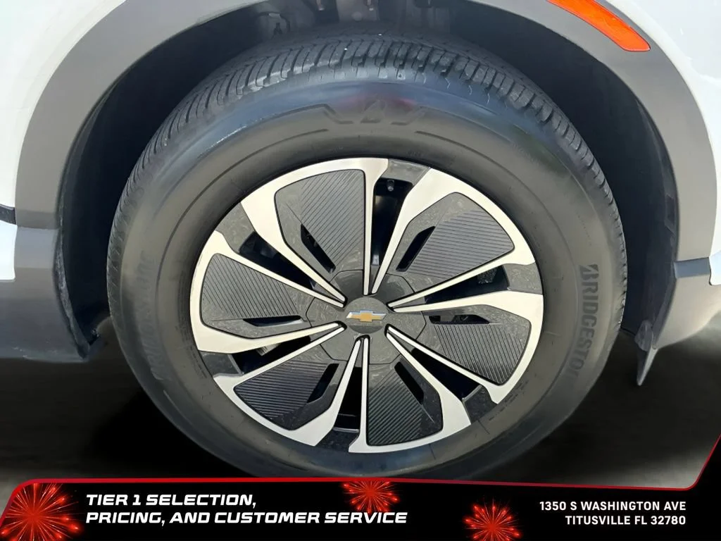 Used 2024 Summit White Chevrolet LT image 41