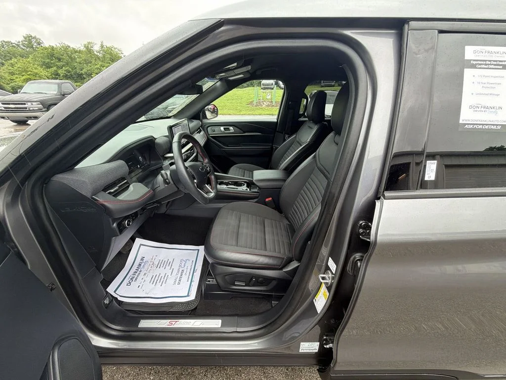 Used 2025 Gray Ford ST-Line image 11