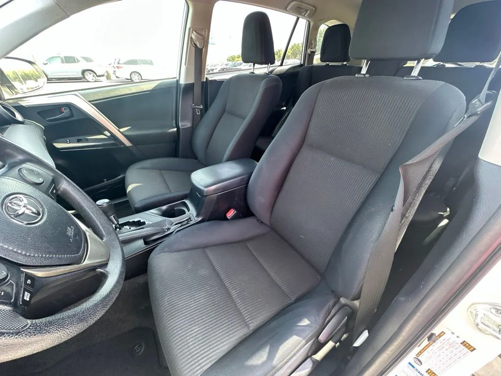 Used 2015 White Toyota LE image 9