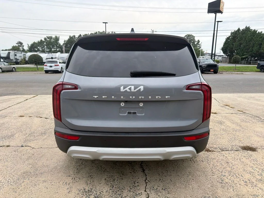 Used 2022 Silver Kia LX image 4
