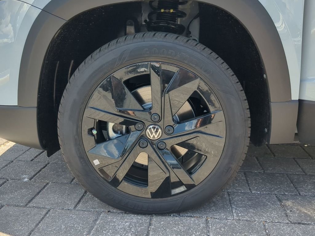 New 2026 Gray Volkswagen 1.5T SE Black image 32