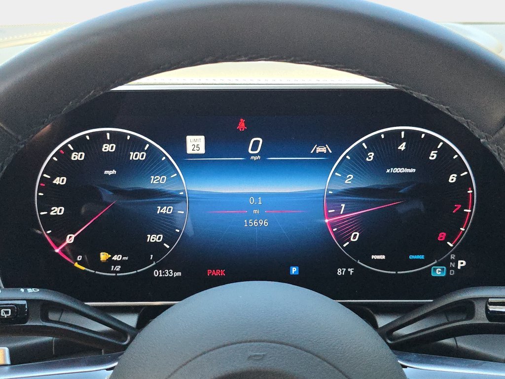 Used 2025  Mercedes-Benz GLC 300 image 25