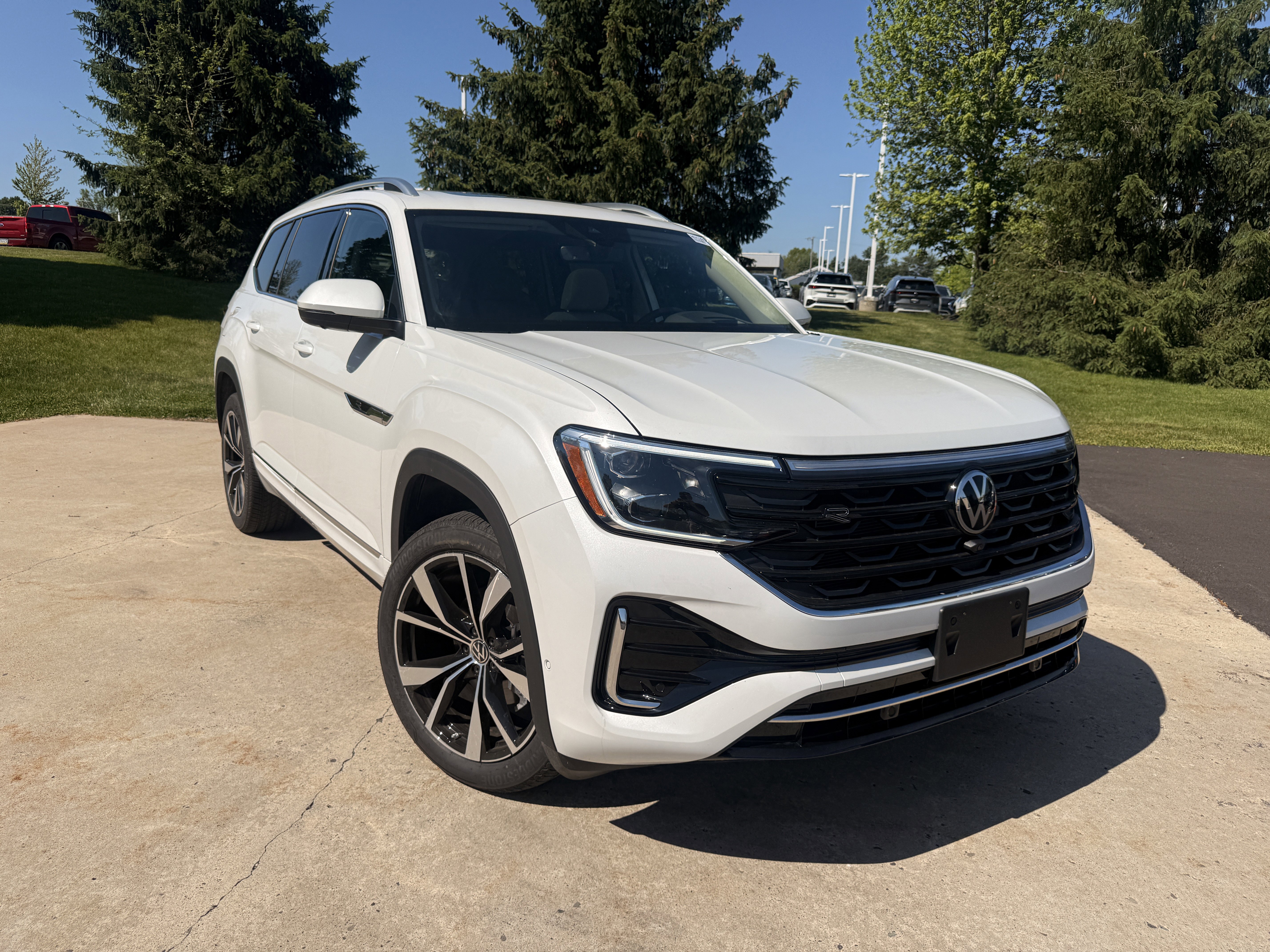New 2026 Opal White Pearl Volkswagen 2.0T SEL Premium R-Line image 2