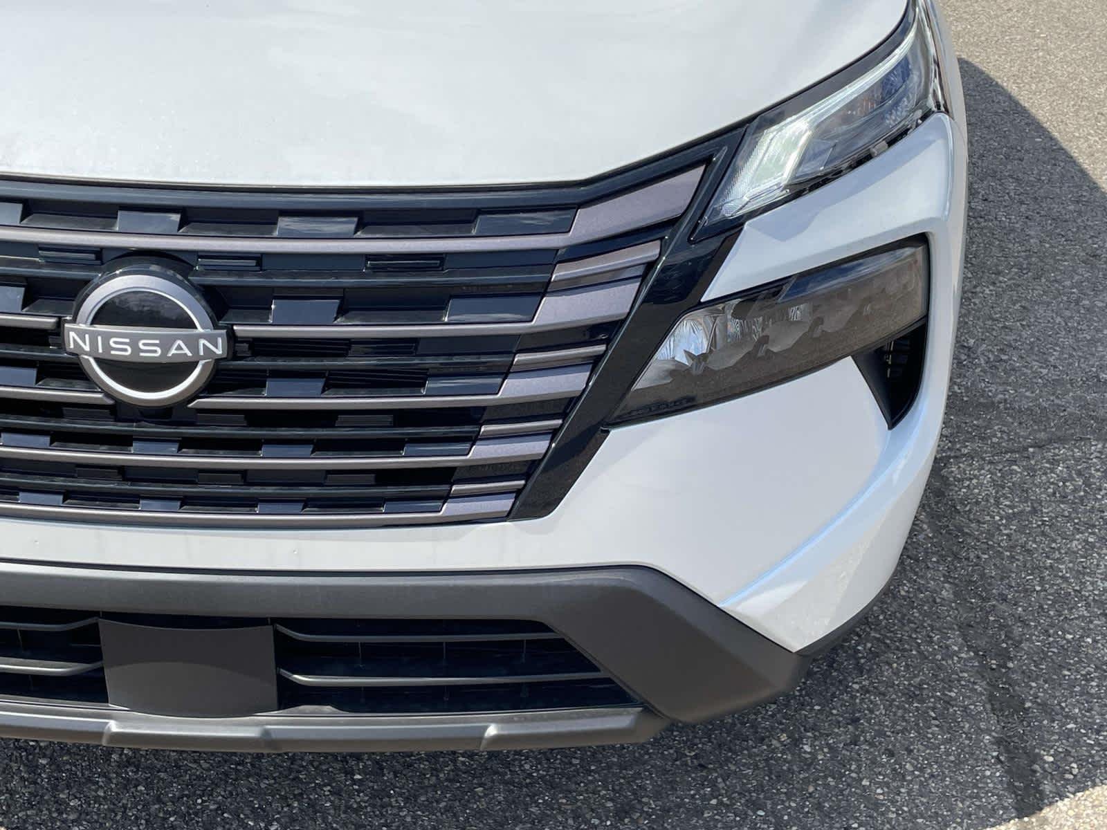 New 2026 Everest White Pearl Tricoat Nissan SV image 9