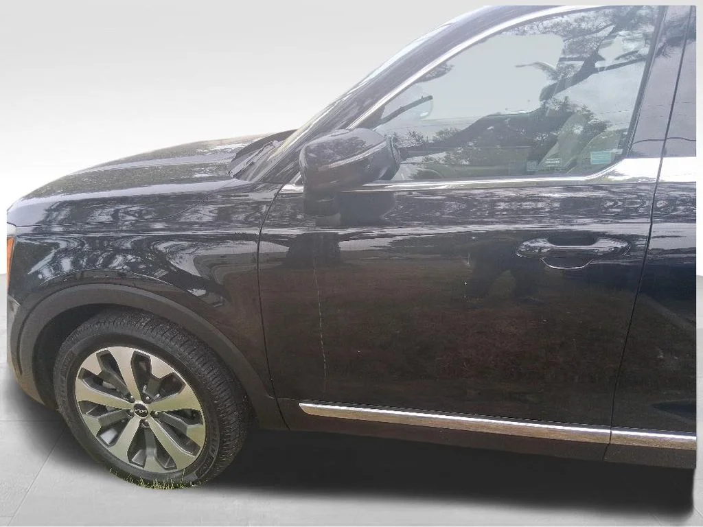 Used 2022 Black Kia EX image 8
